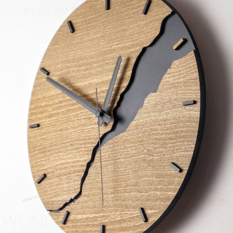 Wandklok van hout