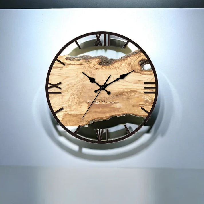 Horloge murale transparente au design minimaliste