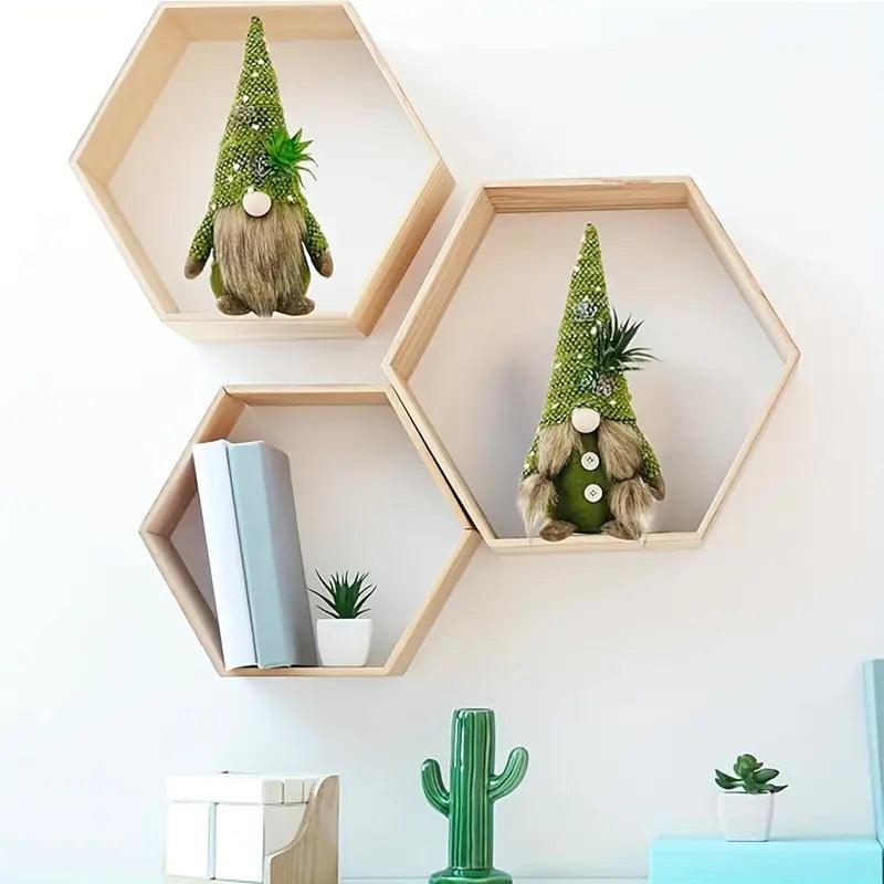 Lutins verts faits à la main avec plantes grasses