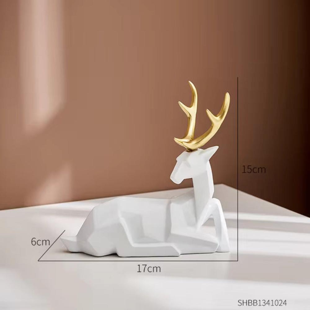 Moderne sculture geometriche di cervi