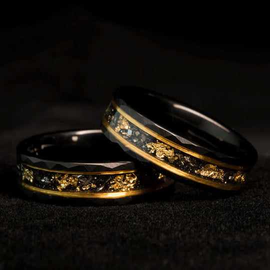 Anello in tungsteno con foglia d'oro e meteorite nero – Orione