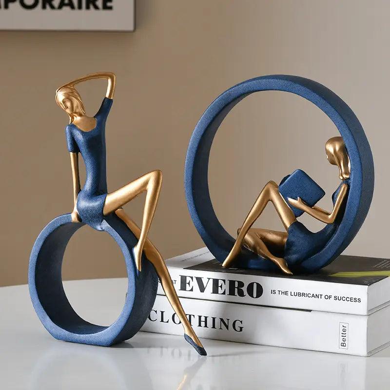 Élégantes Figurines de Femmes