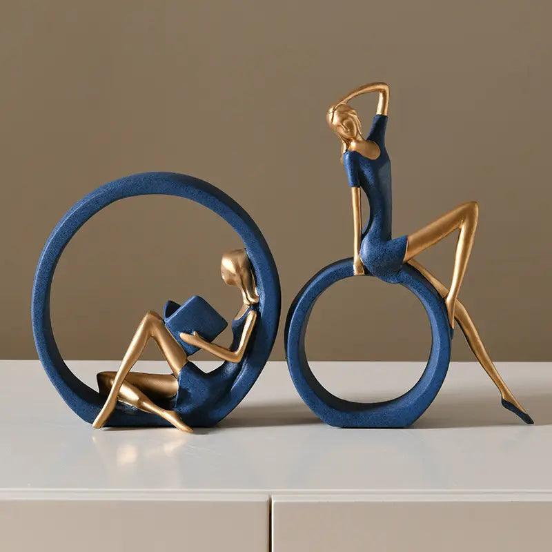 Élégantes Figurines de Femmes
