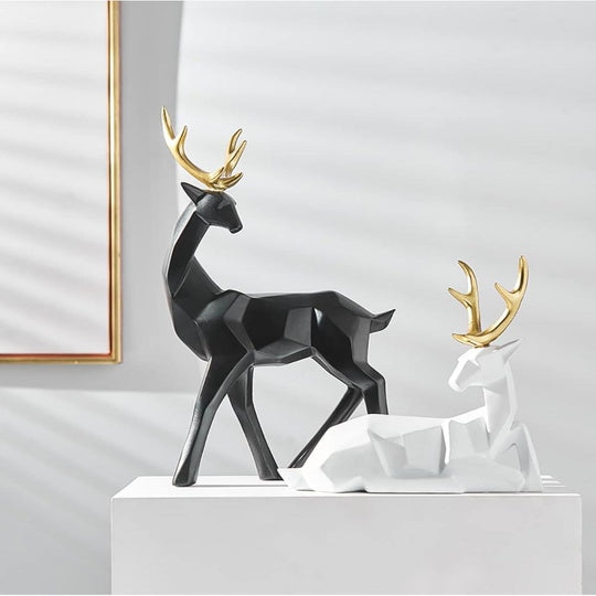 Moderne sculture geometriche di cervi
