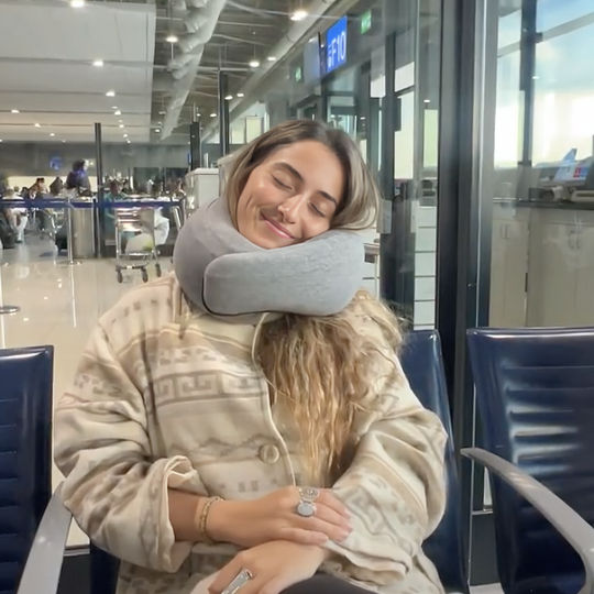 Travel neck pillow