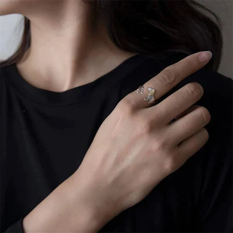 Anello in argento con bassotto adorabile – regolabile e pieno di carattere