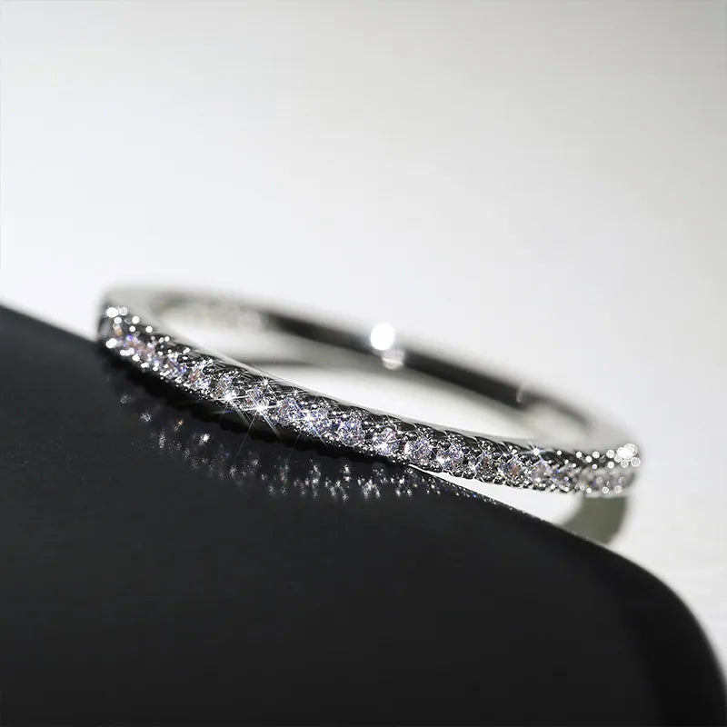 Lucentezza senza tempo – Anello minimalista con significato eterno