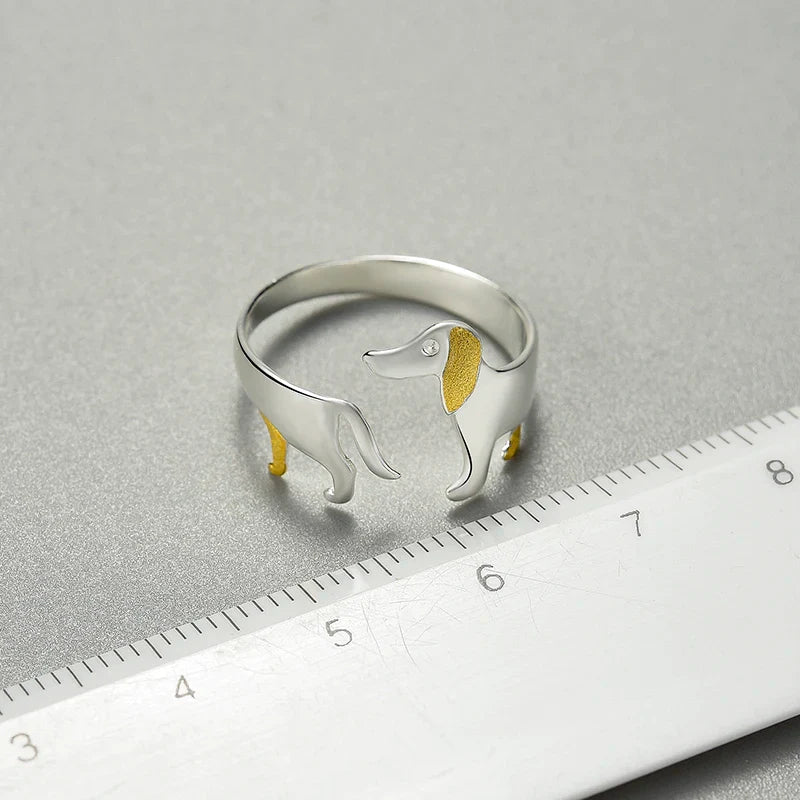 Anello in argento con bassotto adorabile – regolabile e pieno di carattere