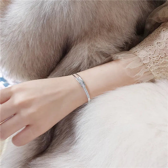 Bracciale Aperto in Argento Sterling 925 con Zirconia – Brillantezza Senza Tempo, Senza Problemi