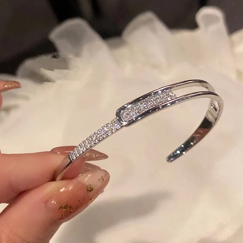 Bracciale Aperto in Argento Sterling 925 con Zirconia – Brillantezza Senza Tempo, Senza Problemi
