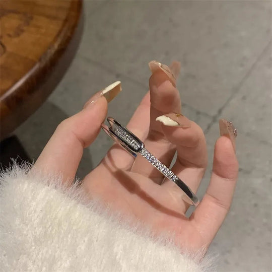 Bracciale Aperto in Argento Sterling 925 con Zirconia – Brillantezza Senza Tempo, Senza Problemi