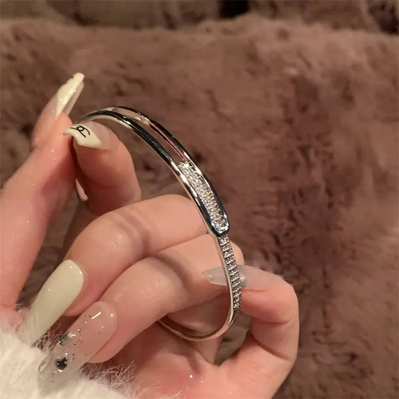 Bracciale Aperto in Argento Sterling 925 con Zirconia – Brillantezza Senza Tempo, Senza Problemi