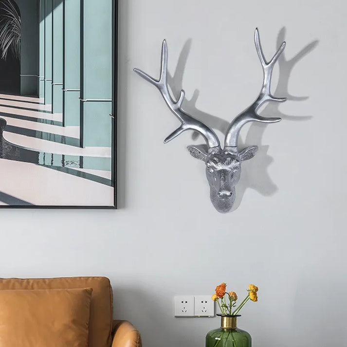 Decorazione da parete con corna di cervo rustiche