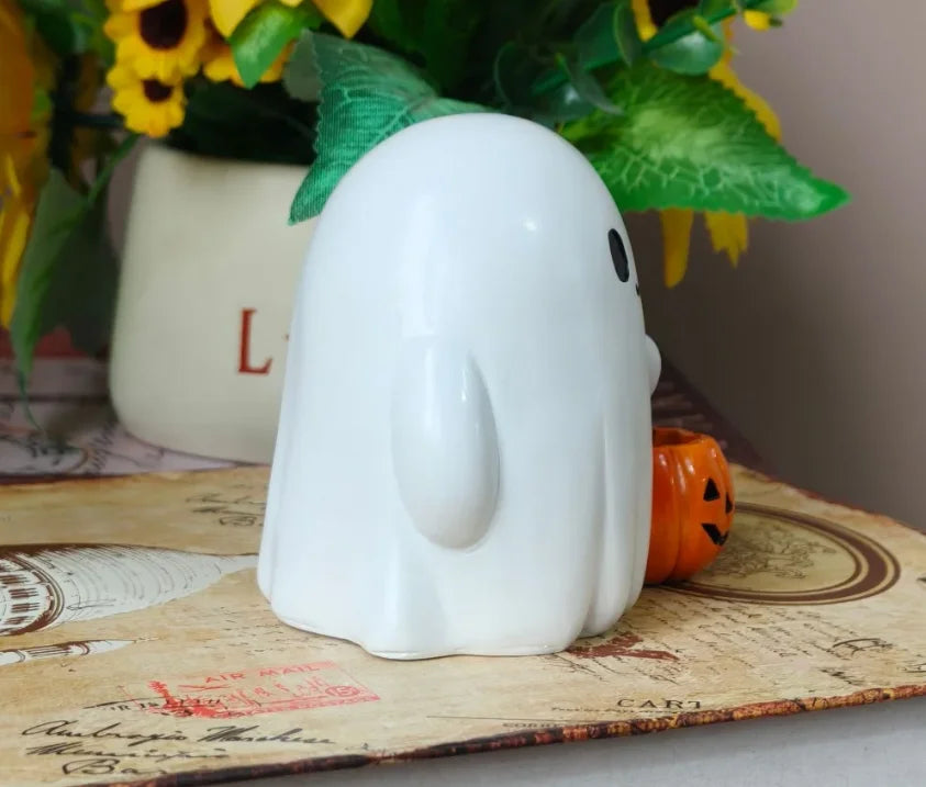 Schattig Spookbeeldje dat Pompoen vasthoudt Harsbeeldje | Halloween