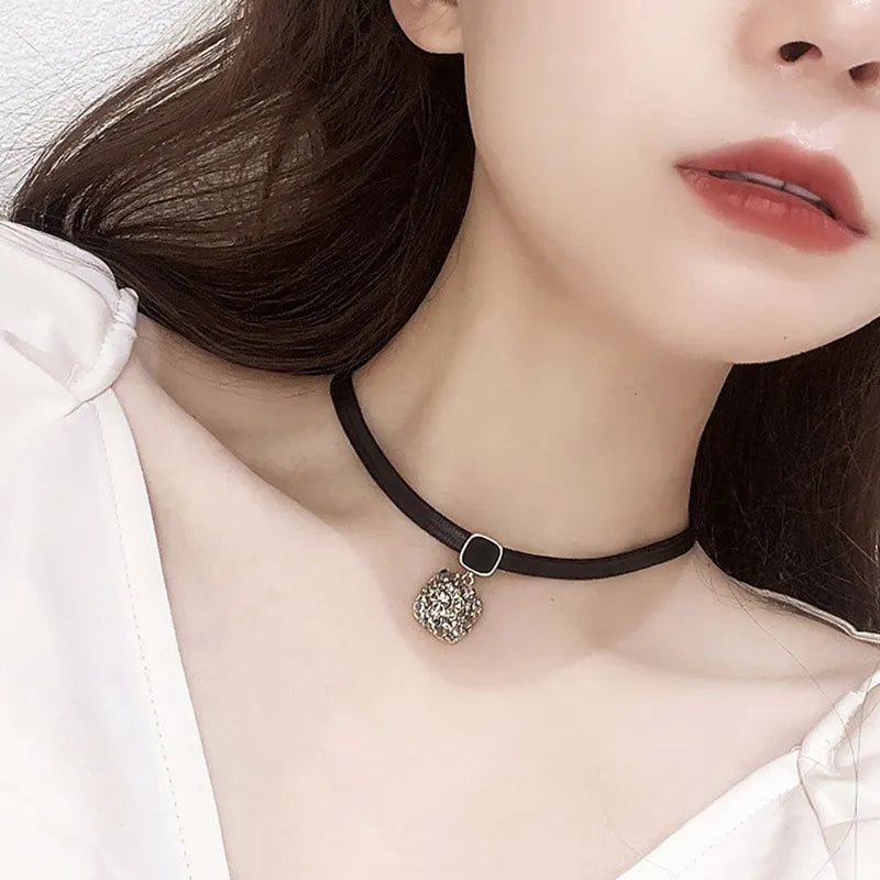 Collana con cristalli geometrici
