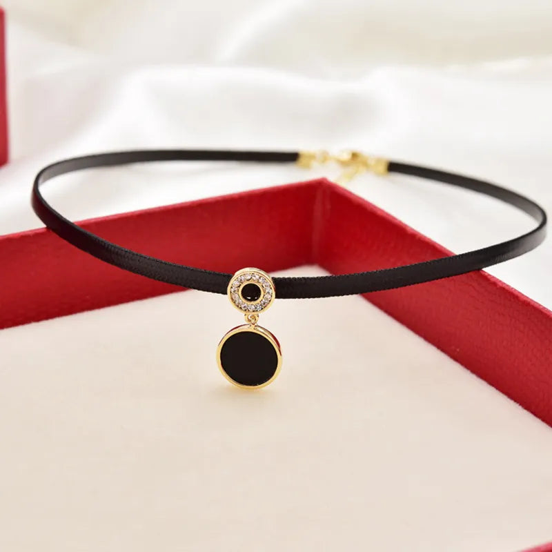 Collana con cristalli geometrici