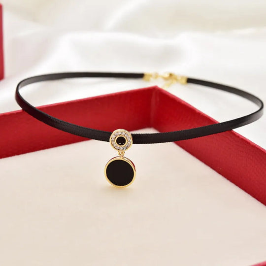 Collana con cristalli geometrici