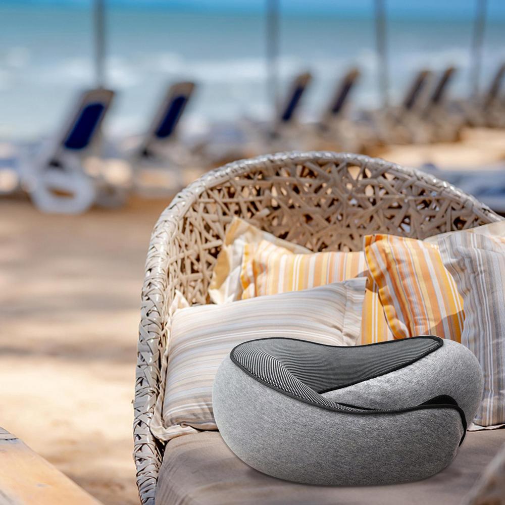 Travel neck pillow