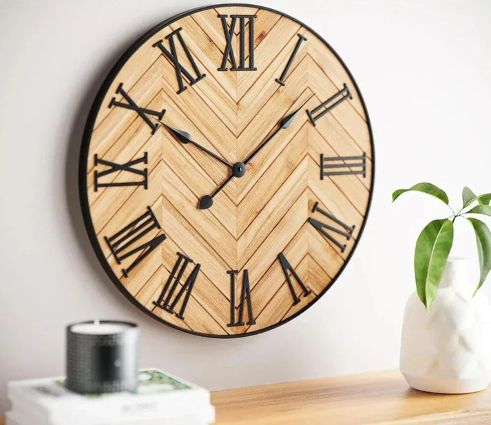 Orologio da parete rustico con grandi numeri romani