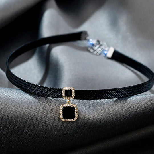Collana con cristalli geometrici