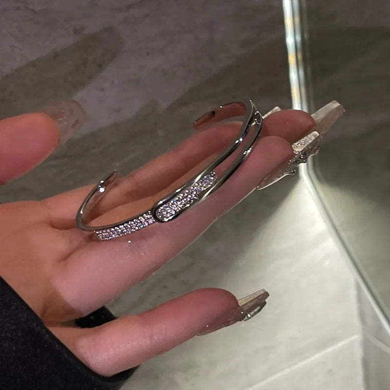 Bracciale Aperto in Argento Sterling 925 con Zirconia – Brillantezza Senza Tempo, Senza Problemi