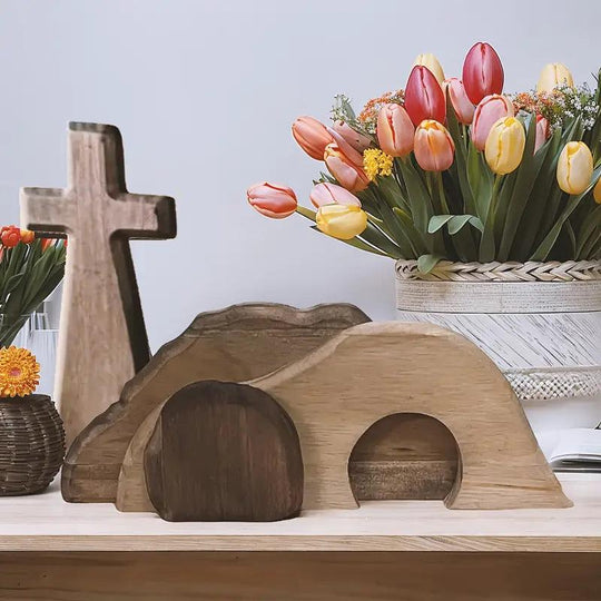 Croce di legno Tomba vuota Statua