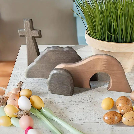 Croce di legno Tomba vuota Statua