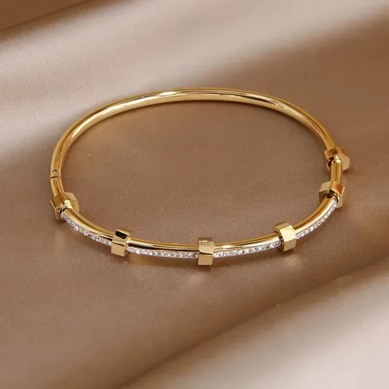 Vergulde armband met Moissaniet cover