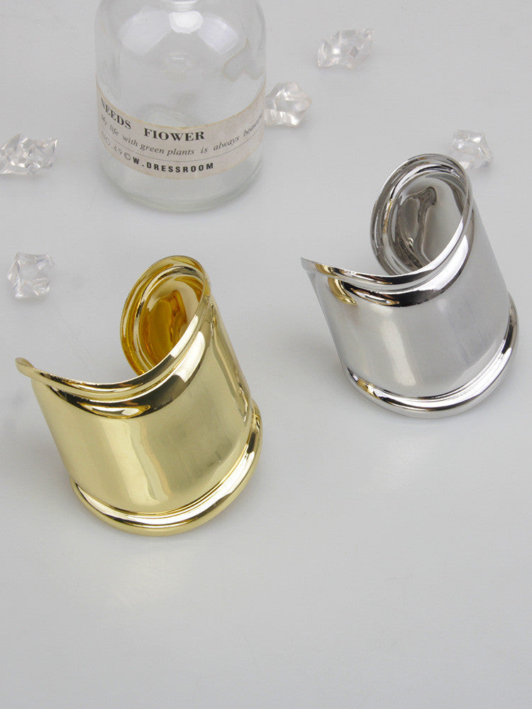 Bracciale Esagerato – Golf Audace in Asimmetria Elegante