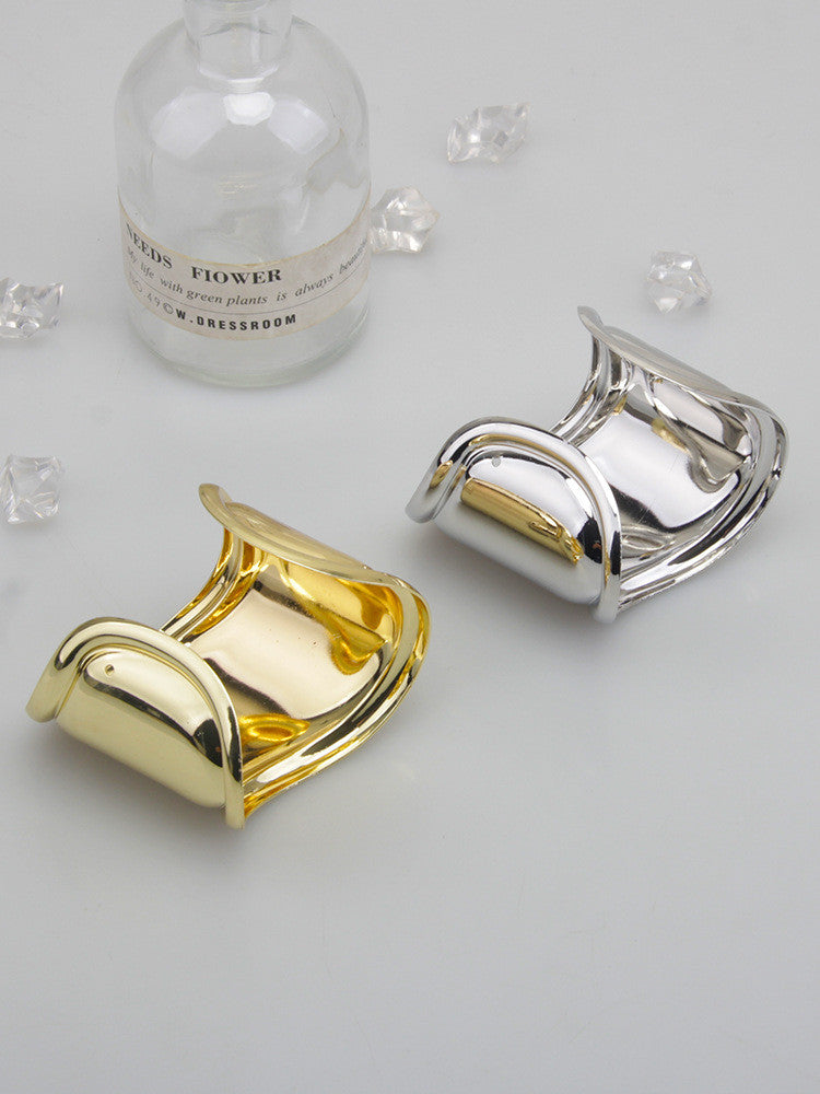 Bracciale Esagerato – Golf Audace in Asimmetria Elegante