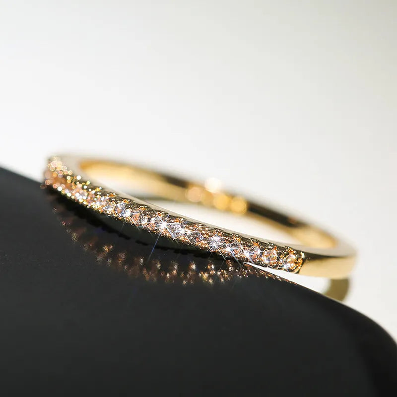 Lucentezza senza tempo – Anello minimalista con significato eterno