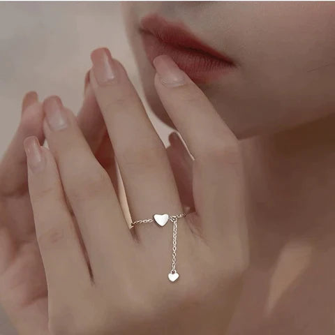 Anello Cuore Regolabile con Nappina – Romantico & Giocherellone