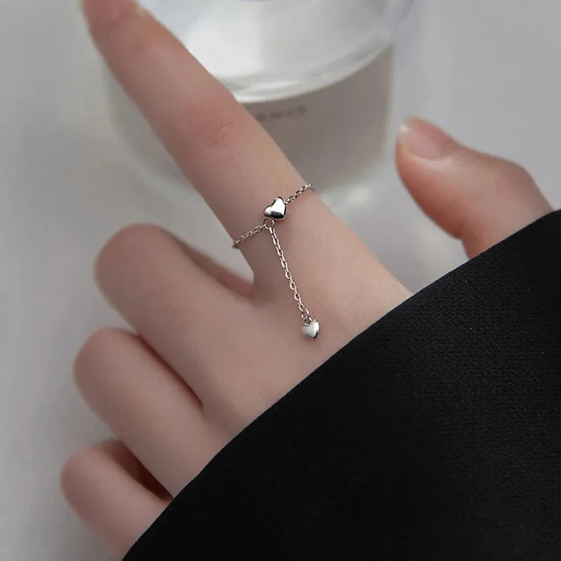 Anello Cuore Regolabile con Nappina – Romantico & Giocherellone
