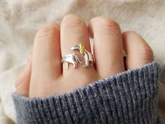 Anello in argento con bassotto adorabile – regolabile e pieno di carattere