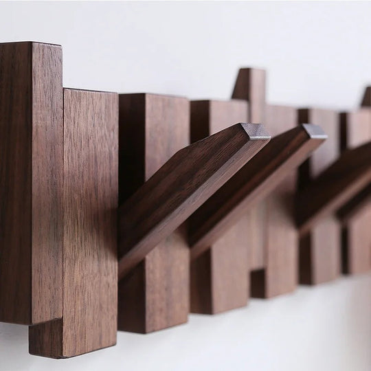 Elegante appendiabiti in legno con design a pianoforte